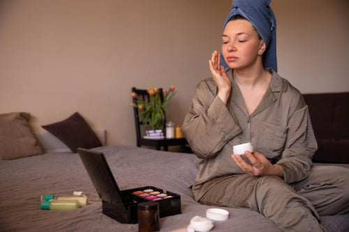 The Connection Between Daily Makeup Use and Long-Term Skin Health