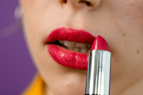 What to Look for in Long-Lasting Yet Nourishing Lip Color Options