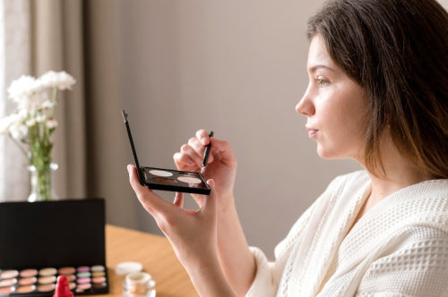 What to Consider When Building a Minimal Clean Makeup Collection