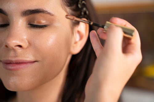 Organic Brow Serums Support Growth Without Hormonal Additives