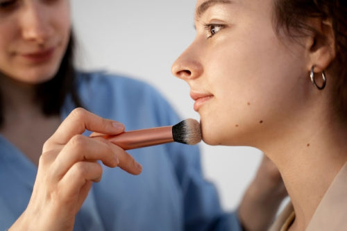 Why Sensitive-Skin Communities Are Turning to Organic Foundations and Lip Colors
