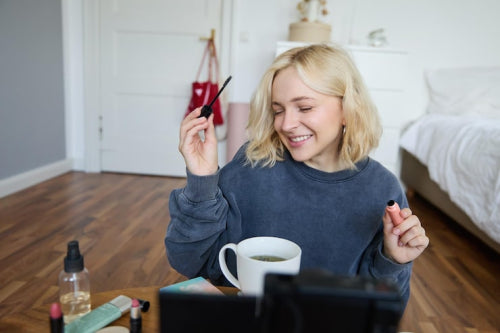 How to Compare Clean Makeup Brands When Shopping Online